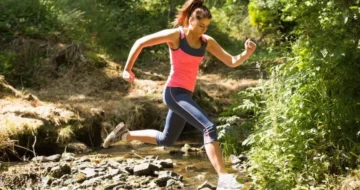 864x576xSporty young woman leaping over a stream in a forest on a run.jpeg.pagespeed.ic .lSl QHLdxL
